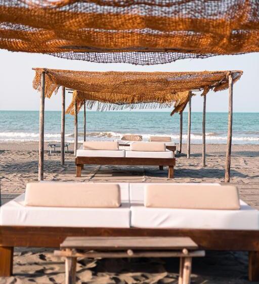Отель Valerio Resort Beach Club