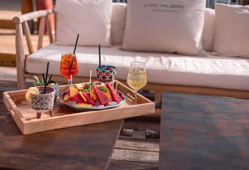 Отель Valerio Resort Beach Club