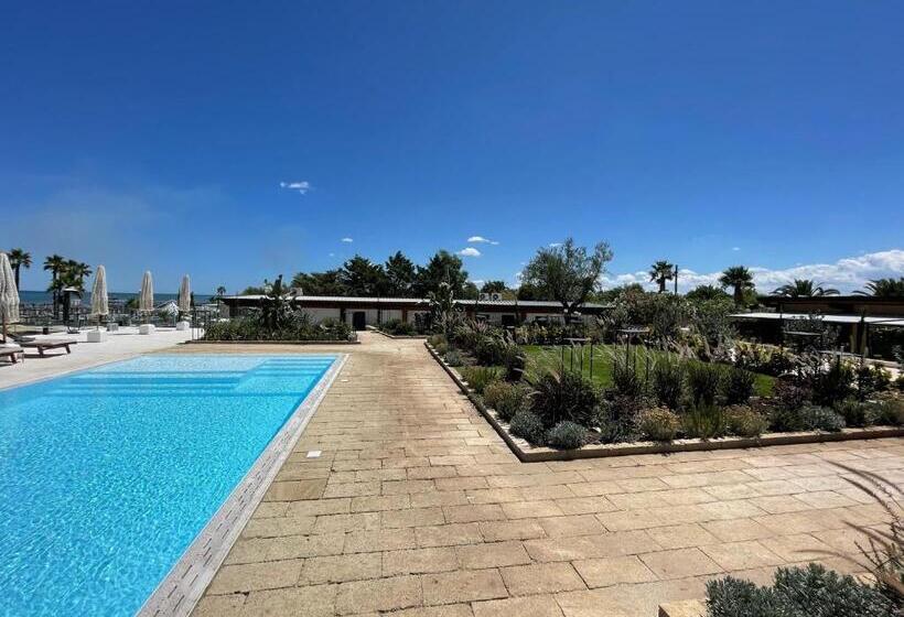 Отель Valerio Resort Beach Club