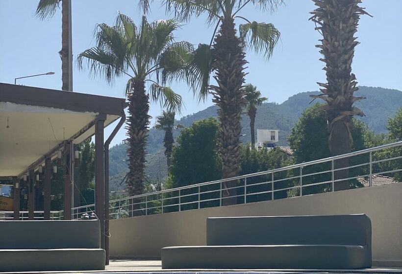 בית מלון כפרי Astoria Life