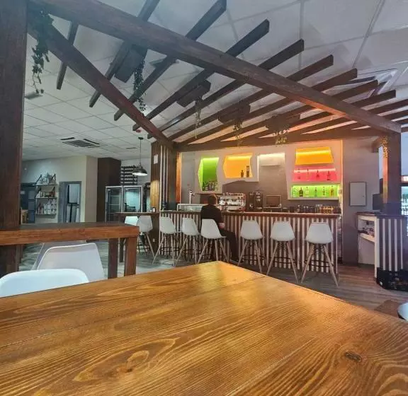 ホテル Hostel Llanes