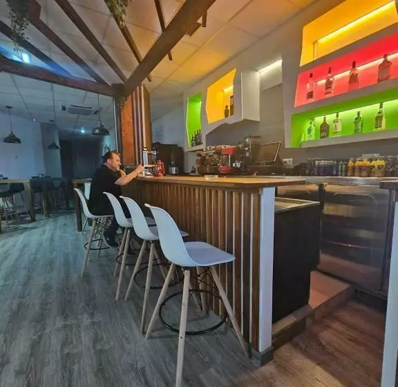 ホテル Hostel Llanes