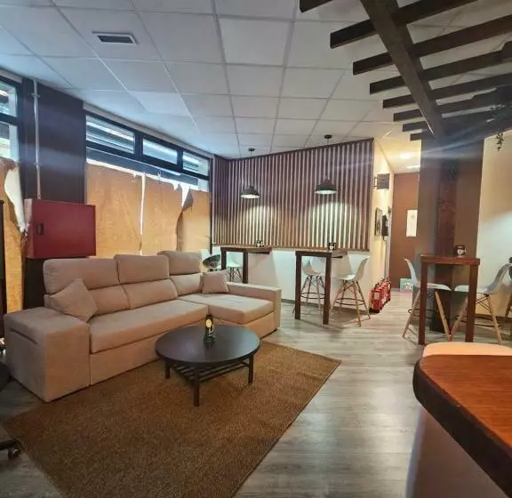 ホテル Hostel Llanes