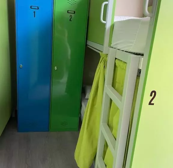 ホテル Hostel Llanes