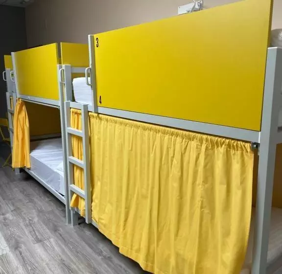 ホテル Hostel Llanes
