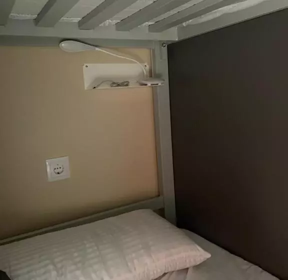 ホテル Hostel Llanes