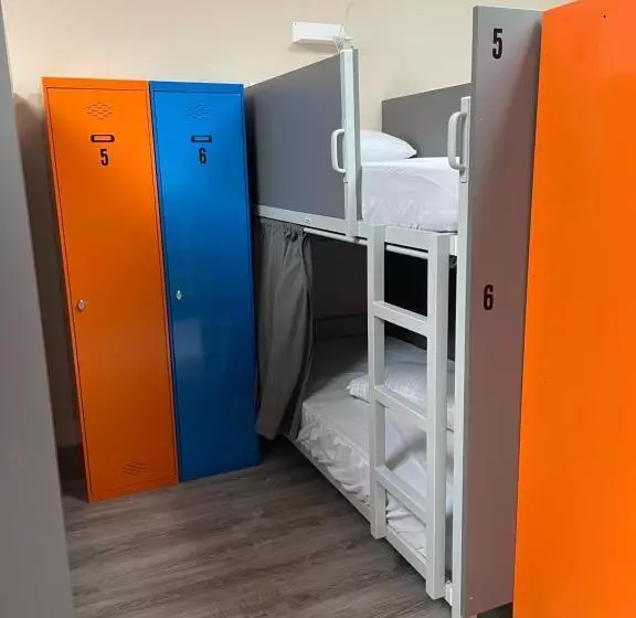 ホテル Hostel Llanes