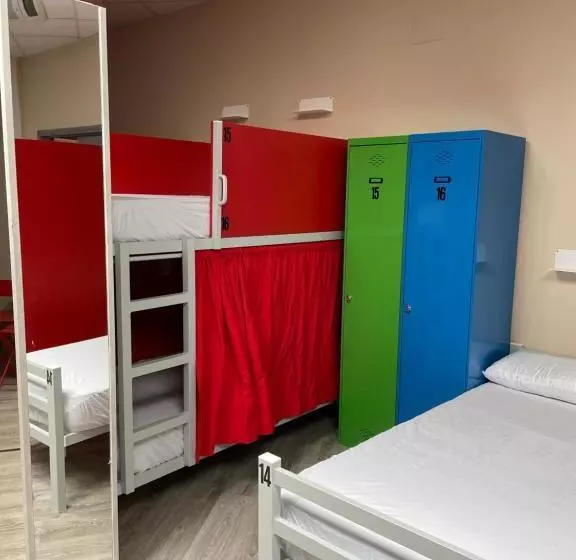 ホテル Hostel Llanes