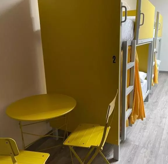ホテル Hostel Llanes