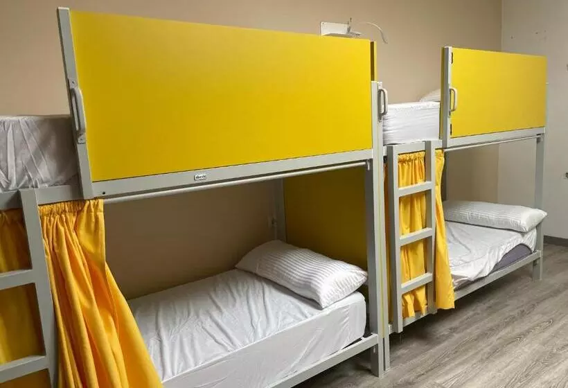 ホテル Hostel Llanes