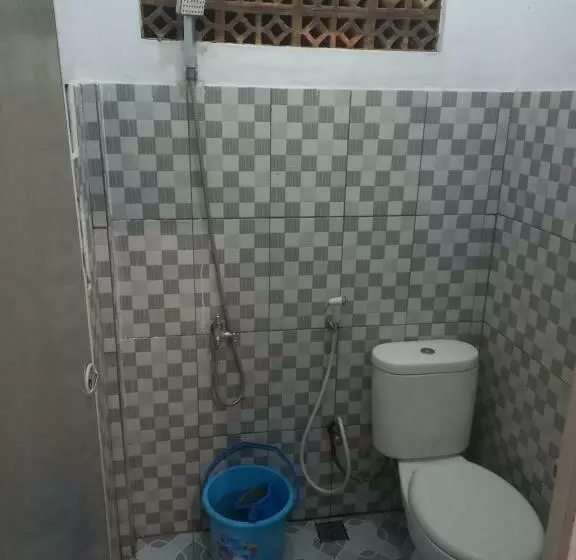 ペンション Madasari House Karinduaji