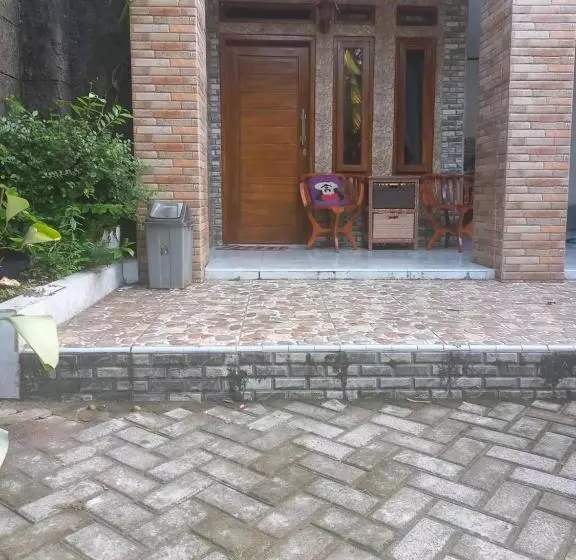 ペンション Madasari House Karinduaji