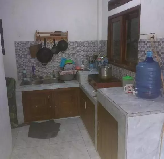 ペンション Madasari House Karinduaji