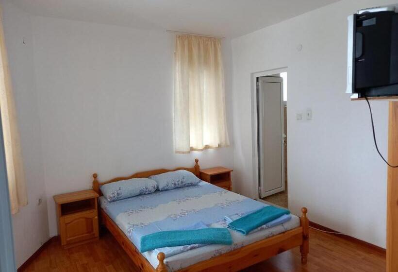 بنسيون Vili Marina Rooms