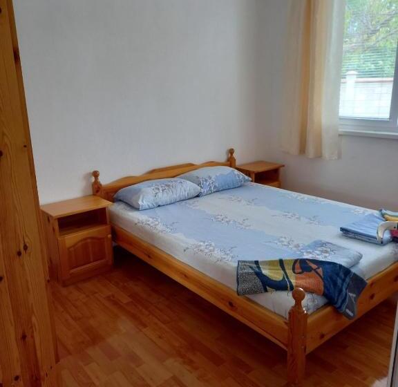 بنسيون Vili Marina Rooms