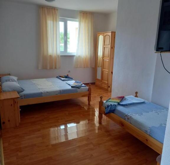 بنسيون Vili Marina Rooms