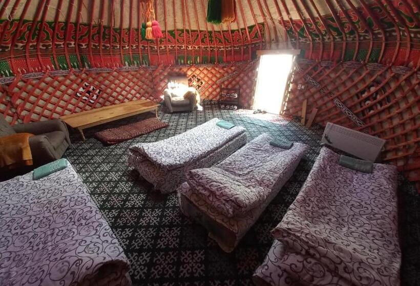 استراحتگاه Karakol Yurt Village