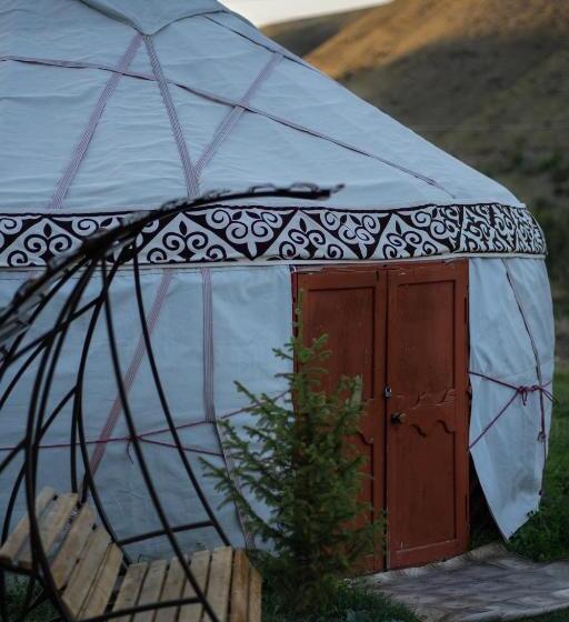 استراحتگاه Karakol Yurt Village