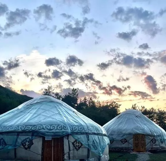 استراحتگاه Karakol Yurt Village