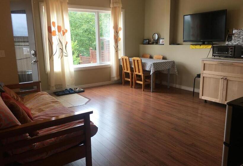 بنسيون 民宿ann S House In Calgary