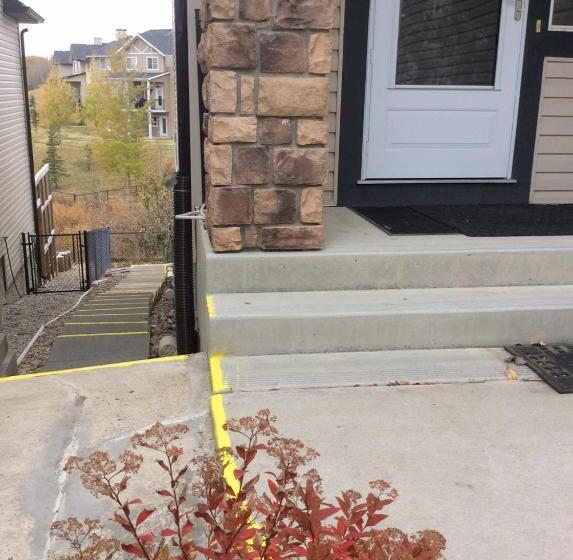 بنسيون 民宿ann S House In Calgary