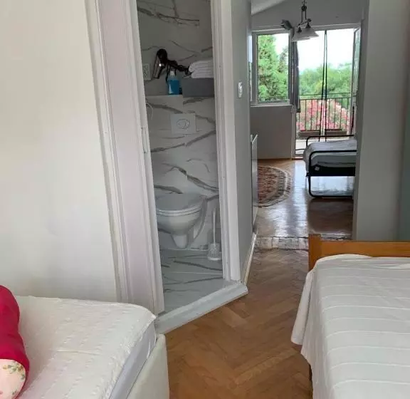 پانسیون Guest House Villa Kosa