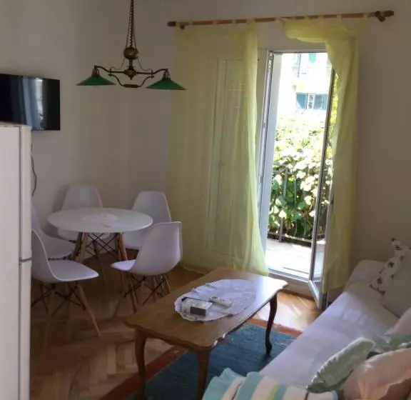 پانسیون Guest House Villa Kosa