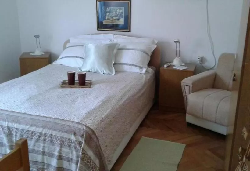 پانسیون Guest House Villa Kosa