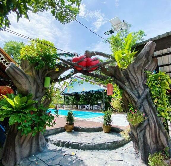 هتل Sareth Resort