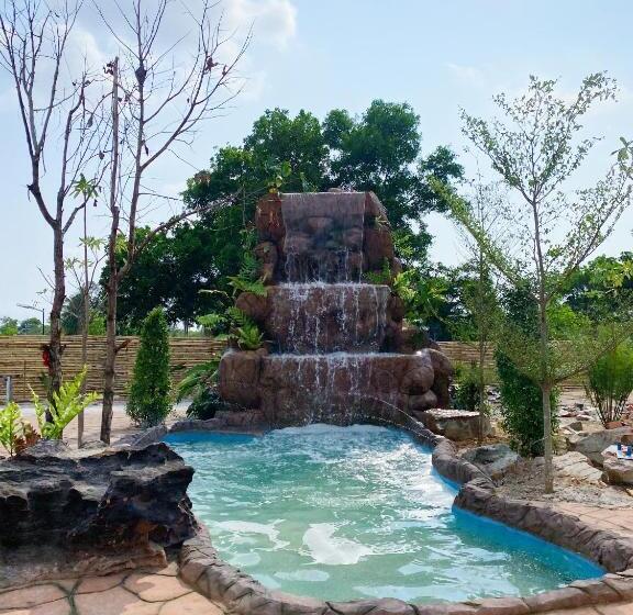 هتل Sareth Resort