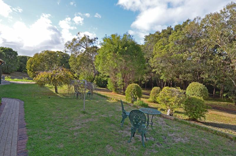 Albany S Big Grove Bed & Breakfast