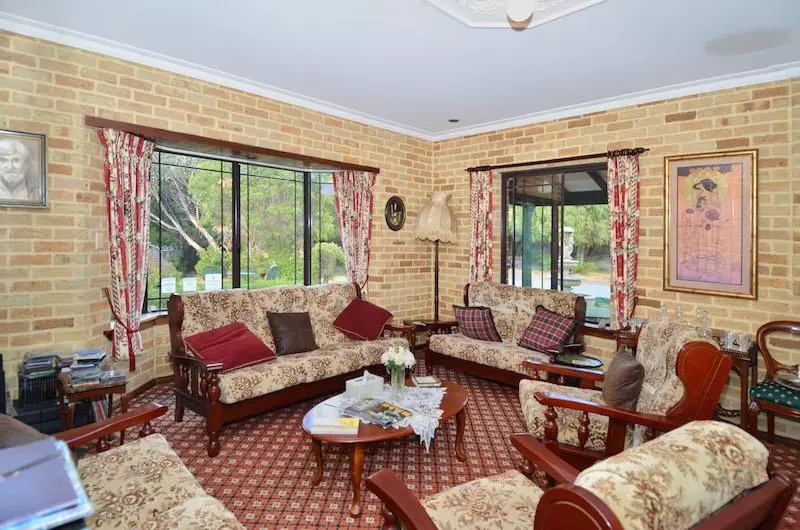 Albany S Big Grove Bed & Breakfast