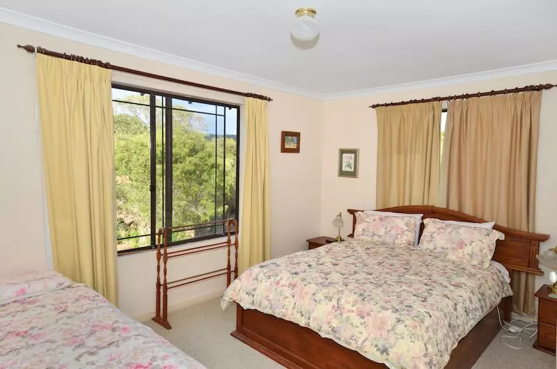Albany S Big Grove Bed & Breakfast