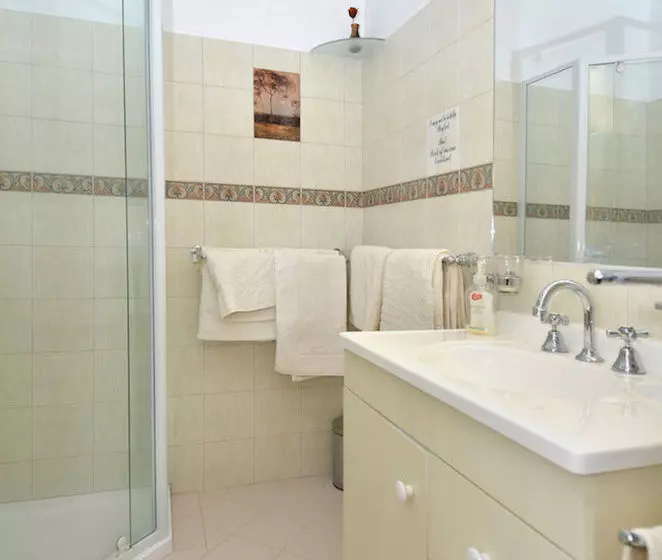 Albany S Big Grove Bed & Breakfast