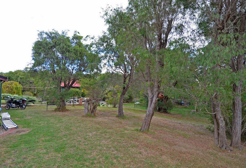 Albany S Big Grove Bed & Breakfast