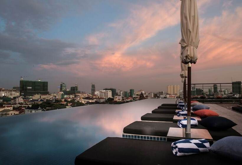 Aquarius Hotel And Urban Resort