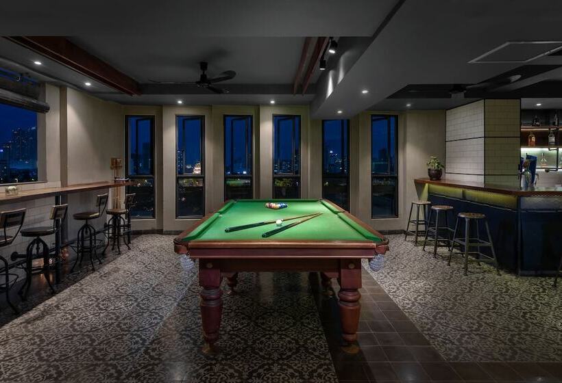 Aquarius Hotel And Urban Resort