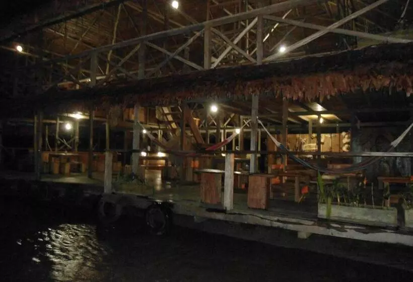 ホテル Cabaña Flotante Kurupira