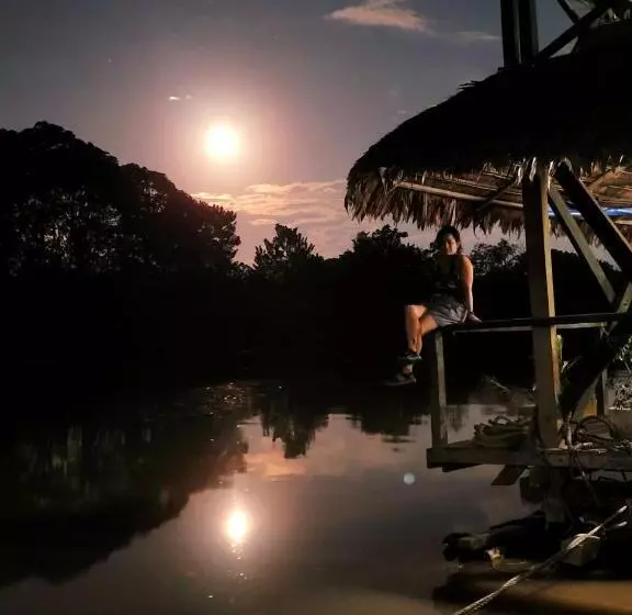ホテル Cabaña Flotante Kurupira