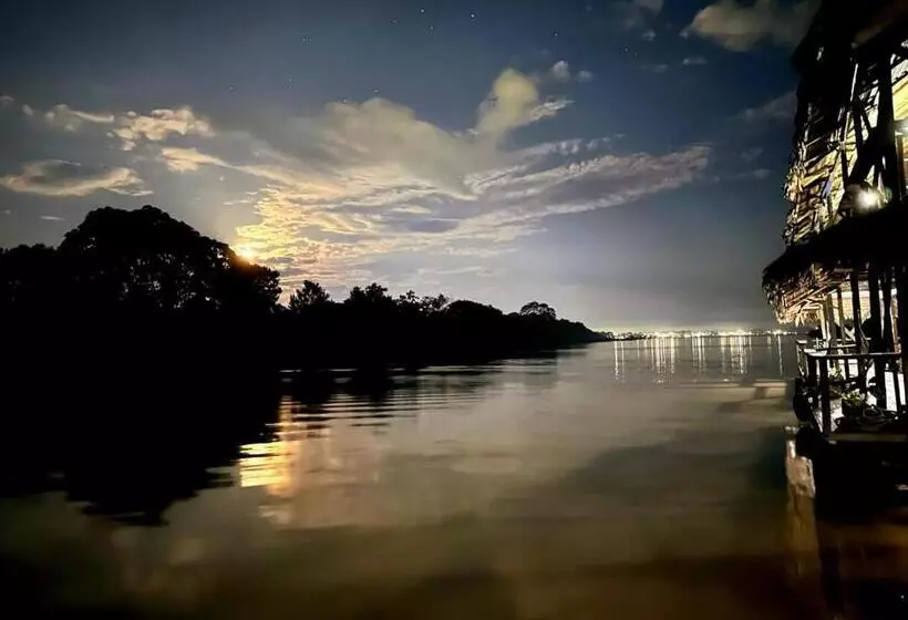 ホテル Cabaña Flotante Kurupira