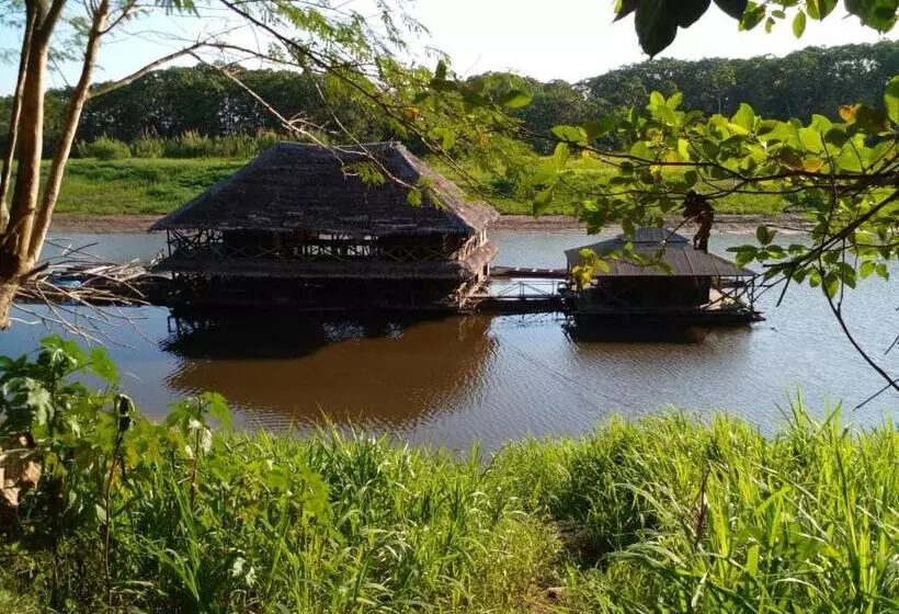 ホテル Cabaña Flotante Kurupira