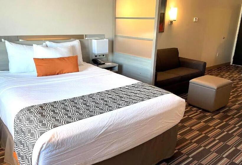 Отель Coratel Inn & Suites By Jasper Rochester