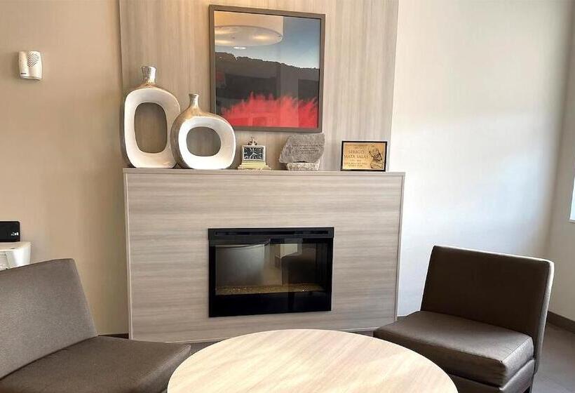 Отель Coratel Inn & Suites By Jasper Rochester