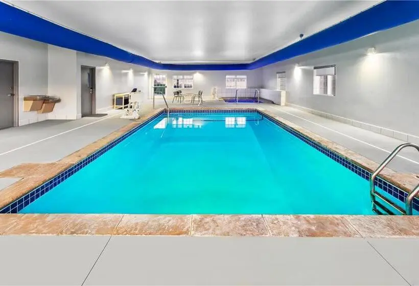 ホテル Coratel Inn & Suites By Jasper Rochester
