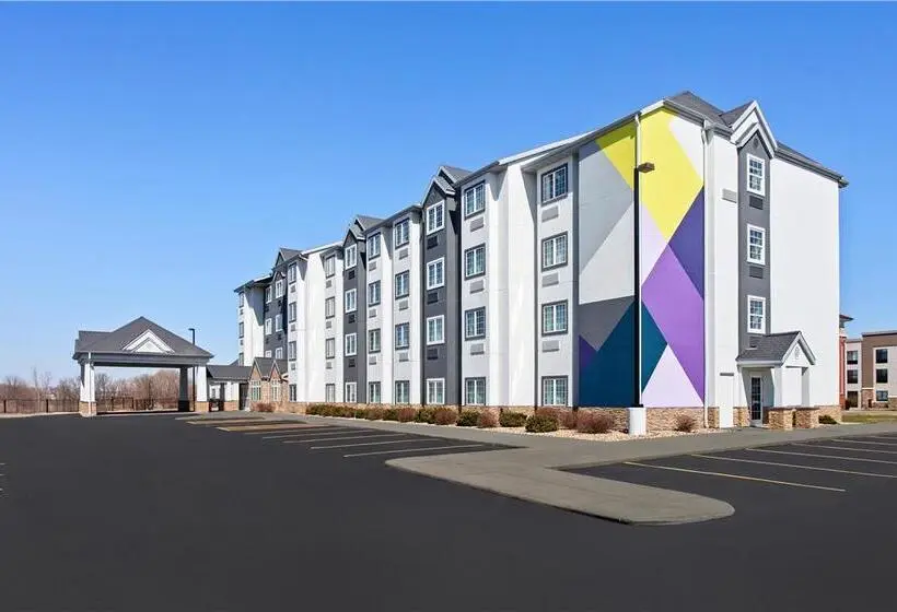 ホテル Coratel Inn & Suites By Jasper Rochester