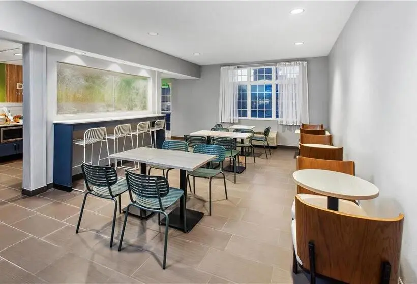 ホテル Coratel Inn & Suites By Jasper Rochester