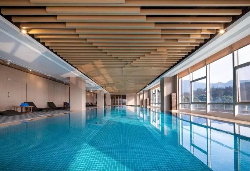 ホテル Four Points By Sheraton Chengdu, Pujiang Resort