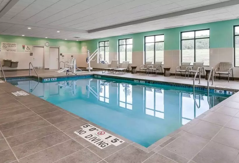 ホテル Hampton Inn & Suites Hudson