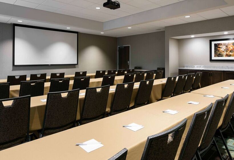 호텔 Hampton Inn & Suites Hudson