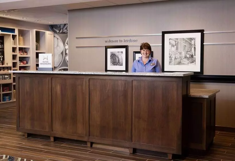 ホテル Hampton Inn & Suites Hudson